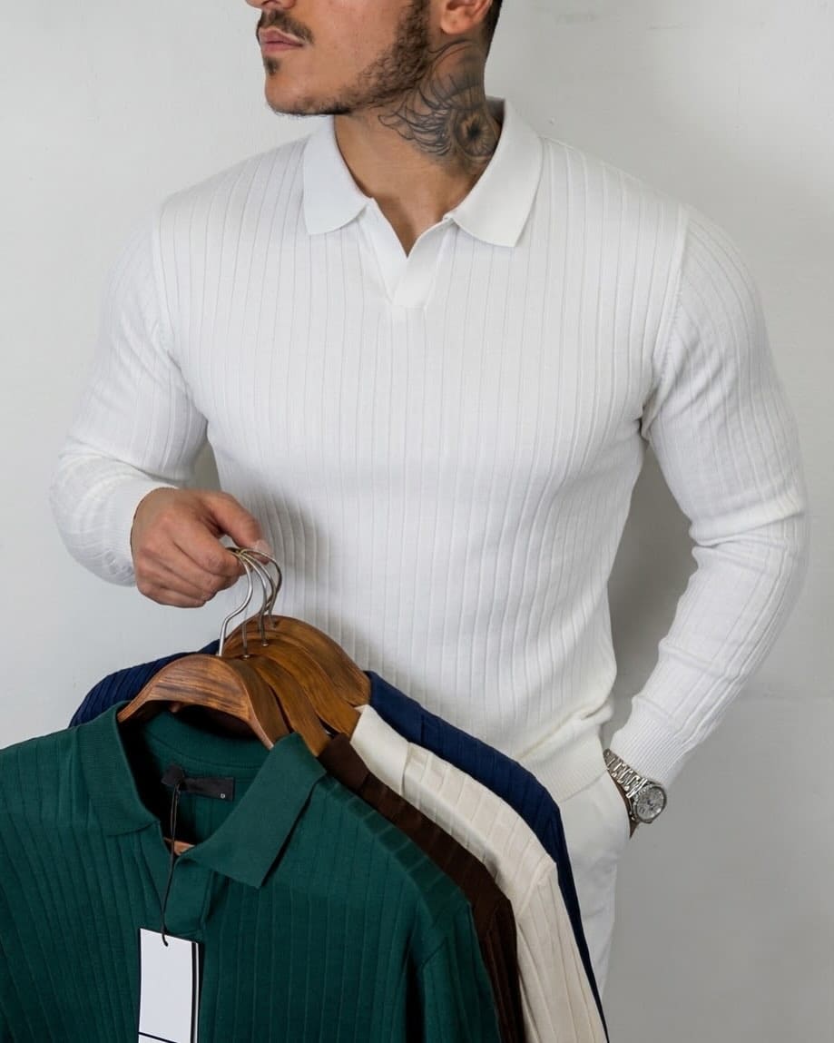 Rebrasti polo džemper, bela, na modelu
